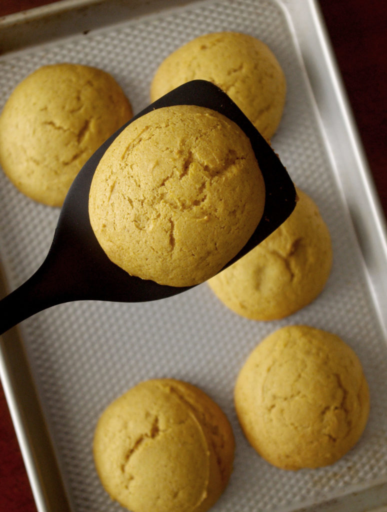 Pumpkin Whoopie Pies with Whipped Cinnamon Filling are soft, pillowy bundles of cinnamon sweetness and pumpkin goodness | www.thebatterthickens.com