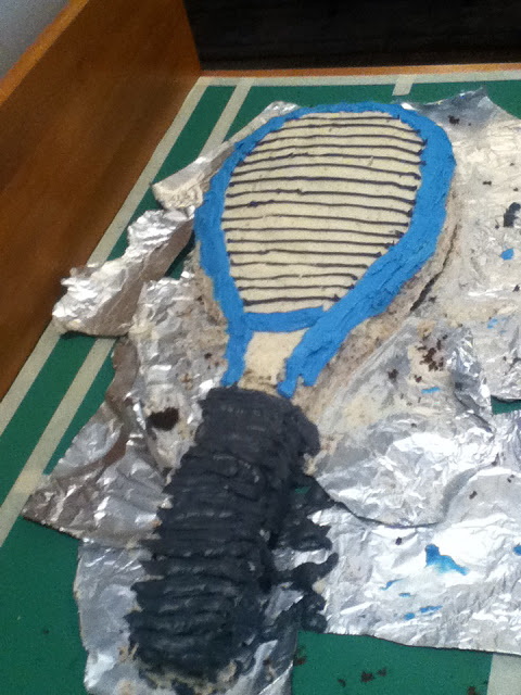 Tennis Racket Cake - a cake shaped and decorated like a tennis racket | www.thebatterthickens.com