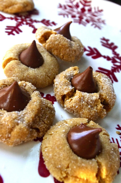 Peanut Butter Blossoms - classic Christmas cookie recipe with Hershey's kisses #peanutbutter #cookies | www.thebatterthickens.com