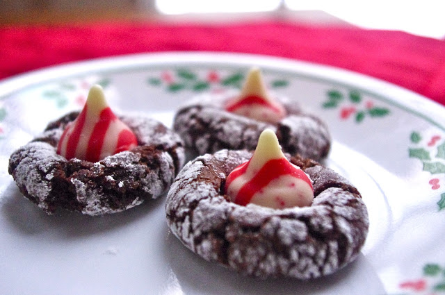 Chocolate Crinkle Candy Cane Kiss Cookies - chocolate cookies with Hershey's peppermint kisses | www.thebatterthickens.com