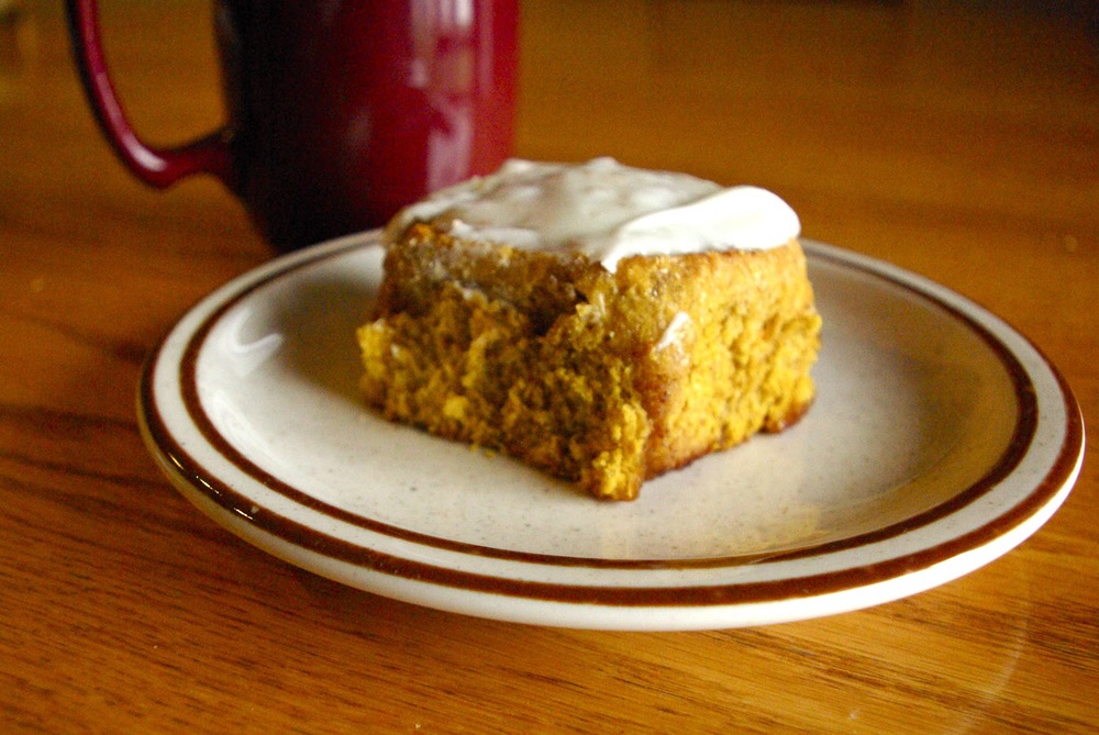 Pumpkin Cinnamon Rolls with Cream Cheese Glaze - a delicious #pumpkin treat perfect for breakfast or dessert or second breakfast | www.thebatterthickens.com