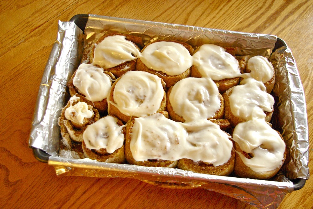 Pumpkin Cinnamon Rolls with Cream Cheese Glaze - a delicious #pumpkin treat perfect for breakfast or dessert or second breakfast | www.thebatterthickens.com