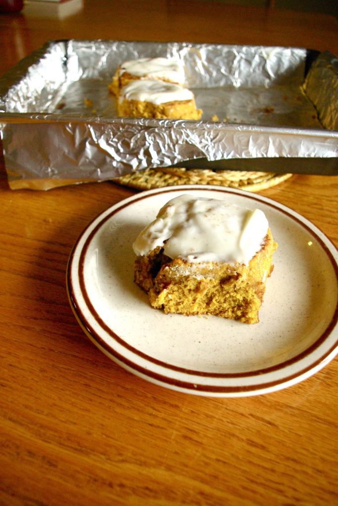 Pumpkin Cinnamon Rolls with Cream Cheese Glaze - a delicious #pumpkin treat perfect for breakfast or dessert or second breakfast | www.thebatterthickens.com