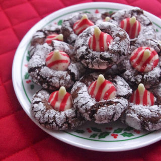 Chocolate Crinkle Candy Cane Kiss Cookies - chocolate cookies with Hershey's peppermint kisses | www.thebatterthickens.com