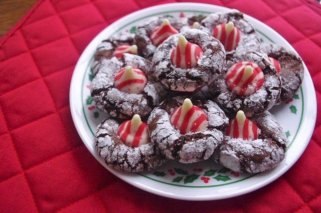 Chocolate Crinkle Candy Cane Kiss Cookies - chocolate cookies with Hershey's peppermint kisses | www.thebatterthickens.com