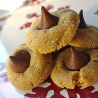 Peanut Butter Blossoms - classic Christmas cookie recipe with Hershey's kisses #peanutbutter #cookies | www.thebatterthickens.com