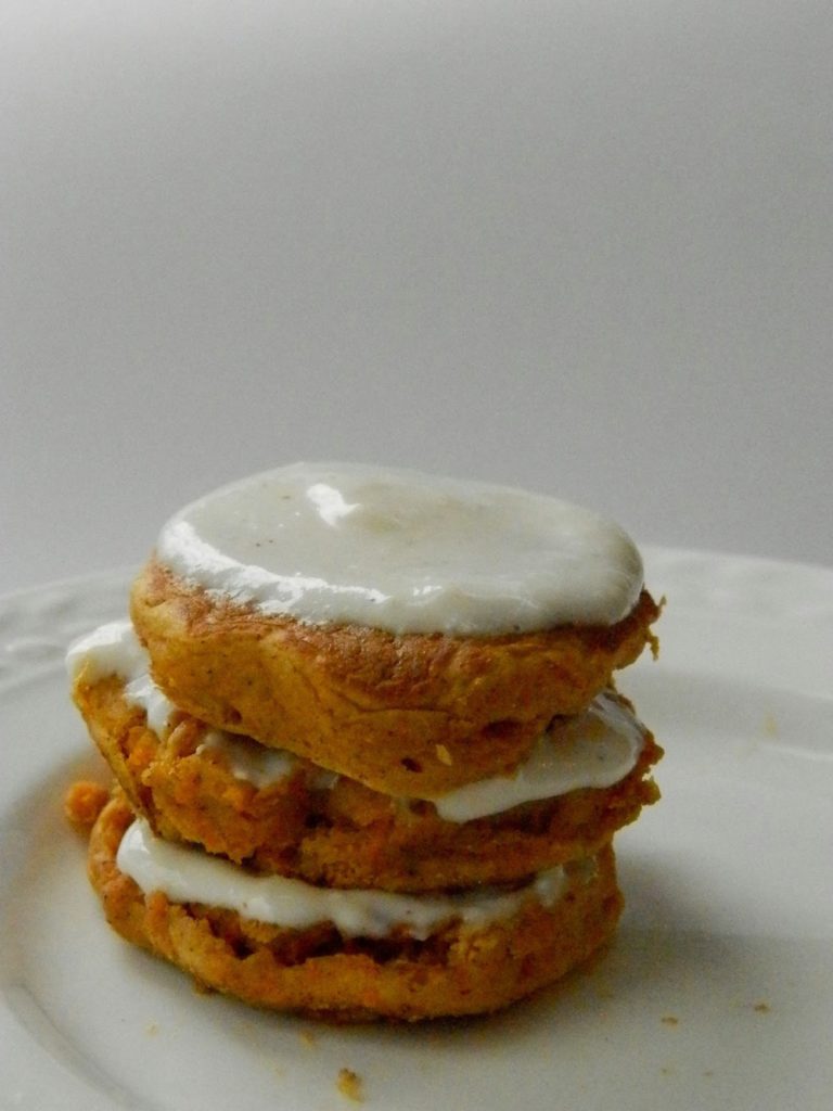 Carrot Cake Pancakes - topped with cream cheese spread, a fresh take on pancakes #breakfast #pancakes | www.thebatterthickens.com