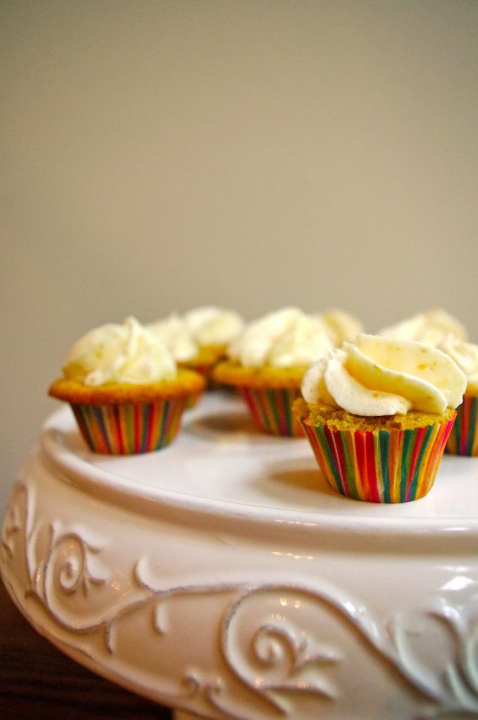 Lemon Pistachio Cupcakes - light pistachio cake with a bright lemon frosting | www.thebatterthickens.com