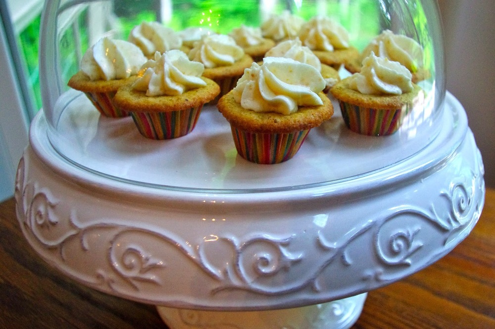 Lemon Pistachio Cupcakes - light pistachio cake with a bright lemon frosting | www.thebatterthickens.com