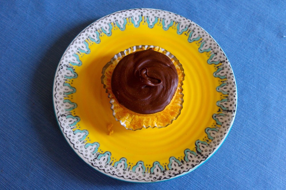 Butterscotch Chocolate Cupcakes - butterscotch cupcakes with butterscotch chocolate ganache | www.thebatterthickens.com