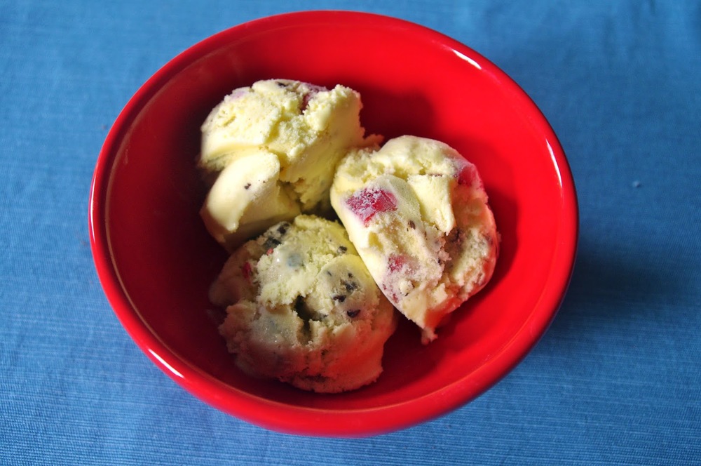 Strawberry Cookie Dough Ice Cream - vanilla ice cream cookie dough bites, and strawberry chunks | www.thebatterthickens.com