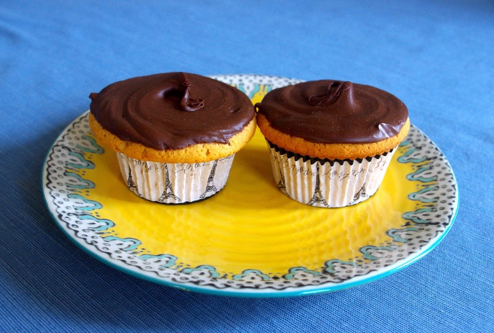 Butterscotch Chocolate Cupcakes - butterscotch cupcakes with butterscotch chocolate ganache | www.thebatterthickens.com