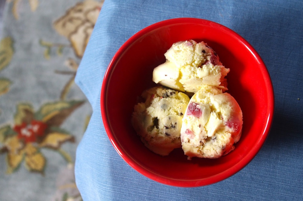 Strawberry Cookie Dough Ice Cream - vanilla ice cream cookie dough bites, and strawberry chunks | www.thebatterthickens.com