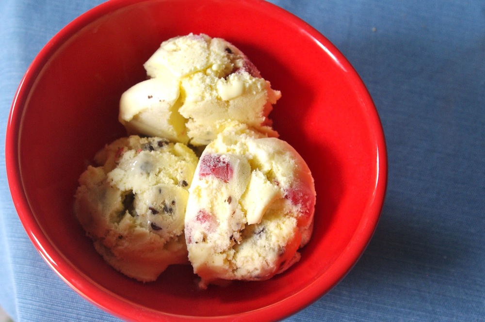 Strawberry Cookie Dough Ice Cream - vanilla ice cream cookie dough bites, and strawberry chunks | www.thebatterthickens.com