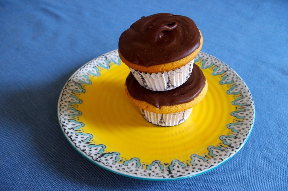 Butterscotch Chocolate Cupcakes - butterscotch cupcakes with butterscotch chocolate ganache | www.thebatterthickens.com