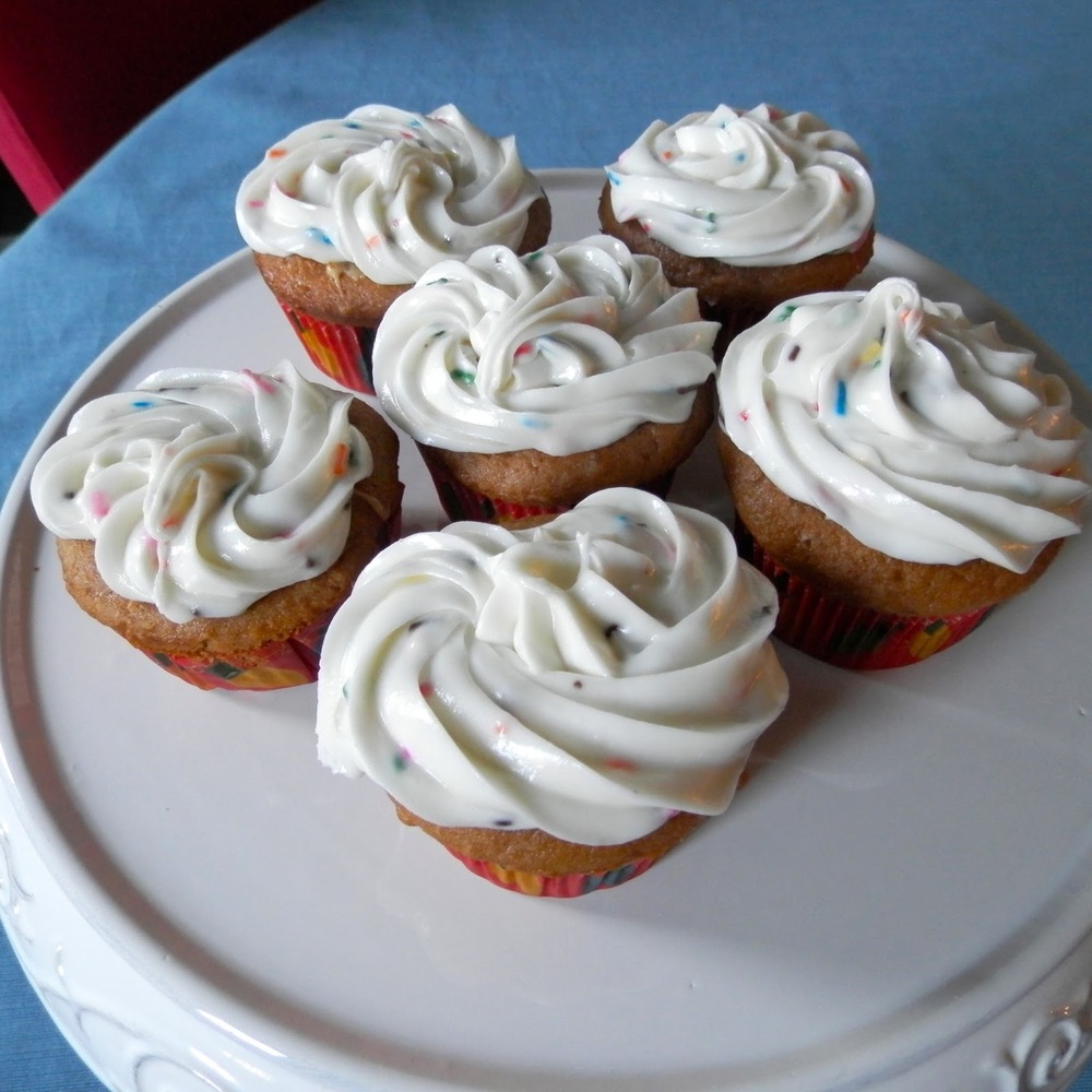 Nutella Peanut Butter Marshmallow Cupcakes - a mashup of Nutella, peanut butter, and marshmallow fluff, these #cupcakes are perfect for kids, or for the inner child in all of us. #peanutbutter #nutella #marshmallowfluff | www.thebatterthickens.com