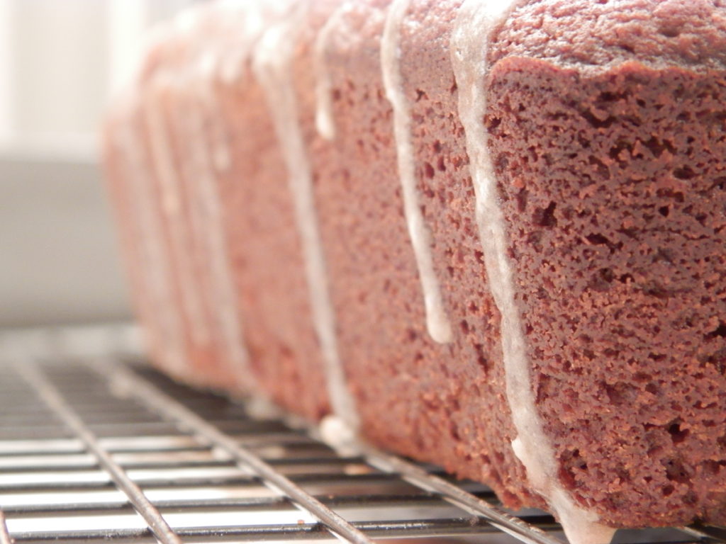 Apple Butter Bread with a Cinnamon Glaze | www.thebatterthickens.com