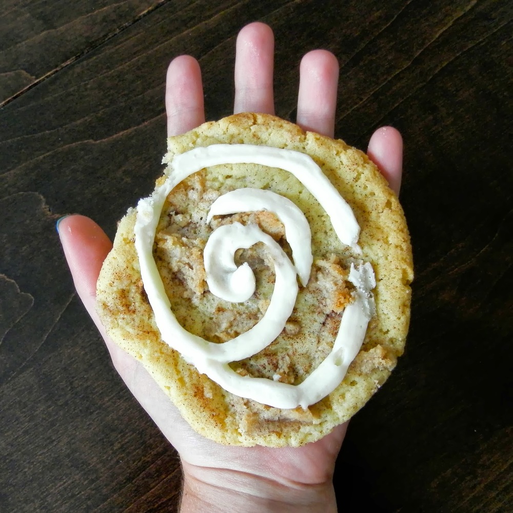 Cinnamon Roll Cookies - cinnamon cookies with cinnamon streusel and a swirl of icing | www.thebatterthickens.com