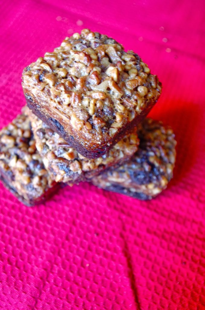 Chocolate Pecan Pie Brownies - rich dark chocolate chip brownies topped with pecan pie mix | www.thebatterthickens.com