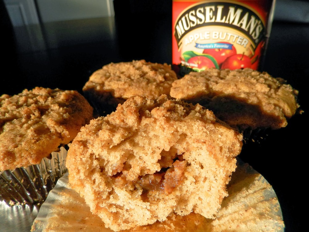 Cinnamon Apple Streusel Muffins - cinnamon muffins with an apple butter filling and streusel topping | www.thebatterthickens.com