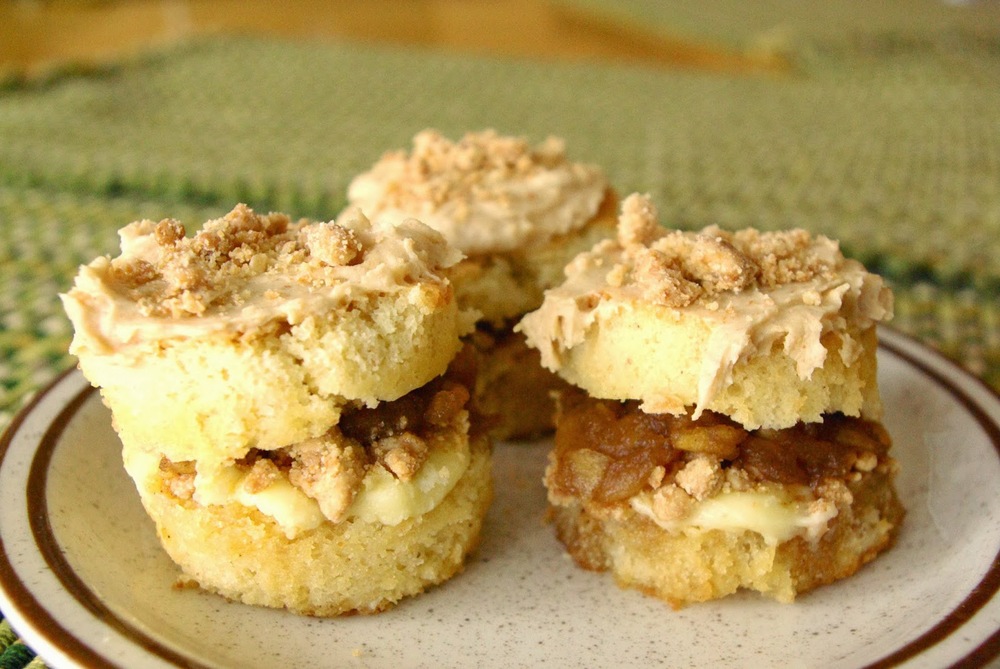 Apple Pie Babycakes are based on the Milk Bar Apple Pie Cake recipe, but in miniature form | www.thebatterthickens.com