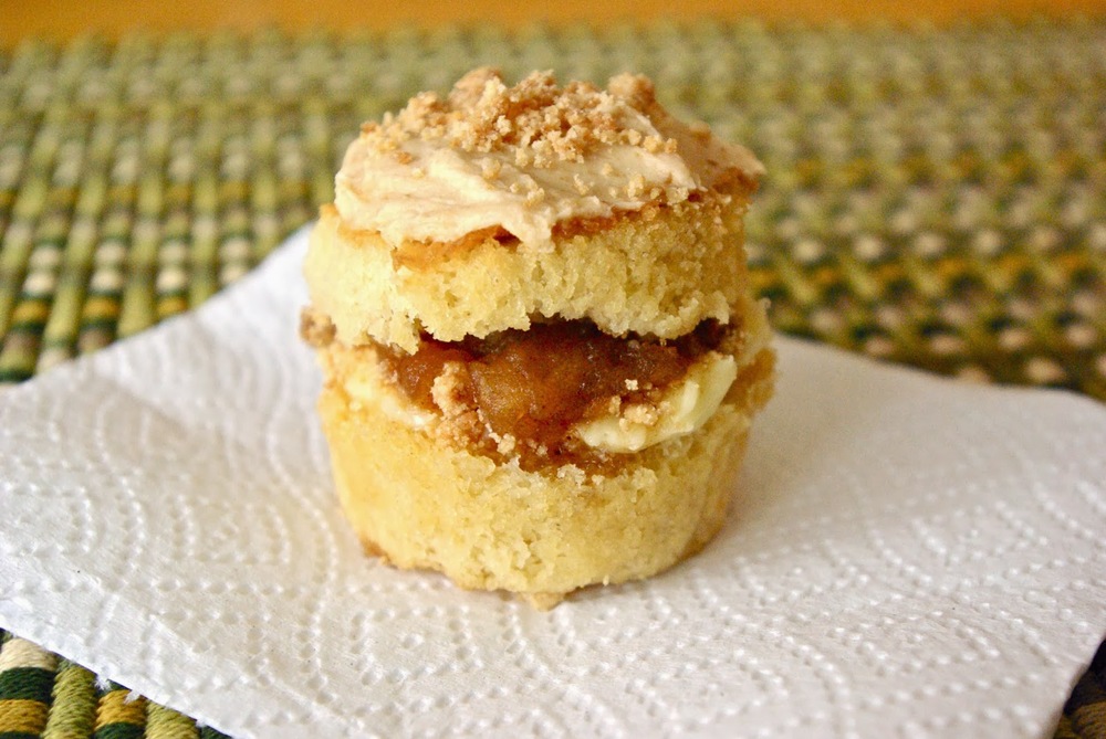 Apple Pie Babycakes are based on the Milk Bar Apple Pie Cake recipe, but in miniature form | www.thebatterthickens.com