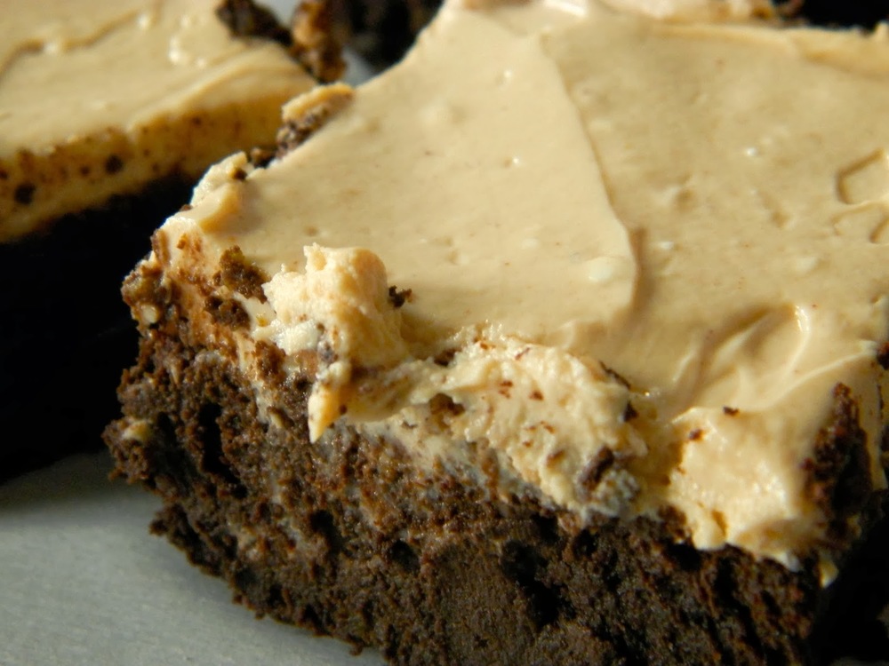 Dark Chocolate Avocado Brownies - brownies made with avocado, topped with peanut butter greek yogurt frosting | www.thebatterthickens.com