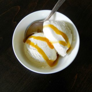 Salted Caramel Ice Cream - creamy, salty, sweet, rich caramel flavor, this ice cream is irresistible #saltedcaramel #iececream | www.thebatterthickens.com