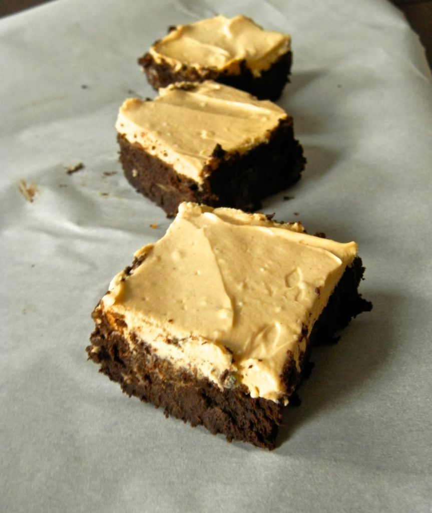 Dark Chocolate Avocado Brownies - brownies made with avocado, topped with peanut butter greek yogurt frosting | www.thebatterthickens.com
