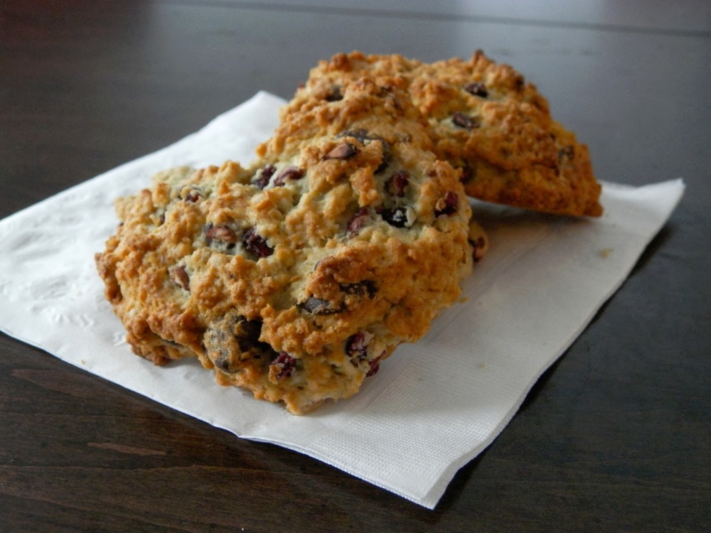 Pomegranate Dark Chocolate Scones - scones with oats, dark chocolate, and pomegranate seeds baked in a heart shape make a wholesome breakfast for someone you love | www.thebatterthickens.com