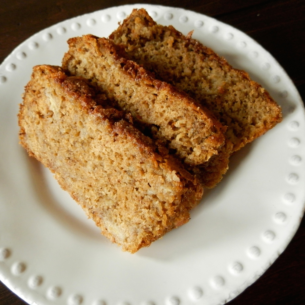 Maple Olive Oil Banana Bread - whole wheat, banana, olive oil, and maple syrup make this a wholesome and tasty breakfast treat #bananabread | www.thebatterthickens.com