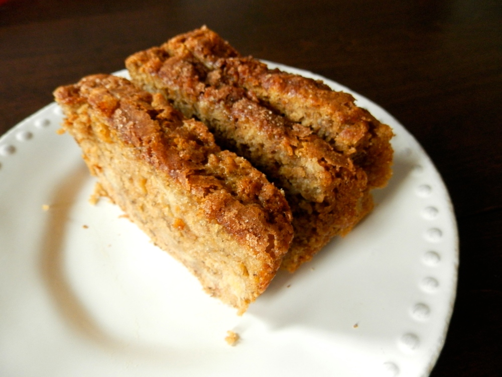 Maple Olive Oil Banana Bread - whole wheat, banana, olive oil, and maple syrup make this a wholesome and tasty breakfast treat #bananabread | www.thebatterthickens.com