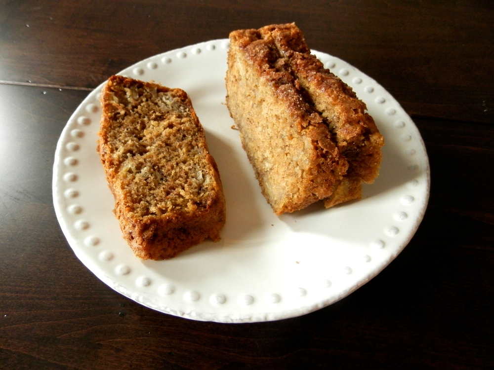 Maple Olive Oil Banana Bread - whole wheat, banana, olive oil, and maple syrup make this a wholesome and tasty breakfast treat #bananabread | www.thebatterthickens.com