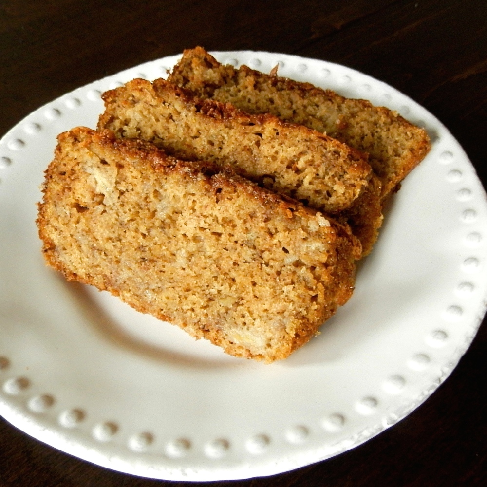 Maple Olive Oil Banana Bread - whole wheat, banana, olive oil, and maple syrup make this a wholesome and tasty breakfast treat #bananabread | www.thebatterthickens.com