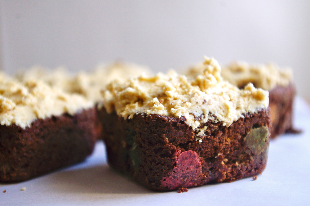 Monster Cookie Brownies - stuffed with peanut butter chips and M&Ms, and covered in peanut butter oatmeal cookie dough frosting #peanutbutter #monstercookies #brownies | www.thebatterthickens.com