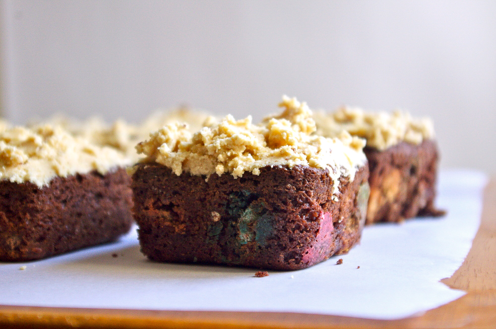 Monster Cookie Brownies - stuffed with peanut butter chips and M&Ms, and covered in peanut butter oatmeal cookie dough frosting #peanutbutter #monstercookies #brownies | www.thebatterthickens.com