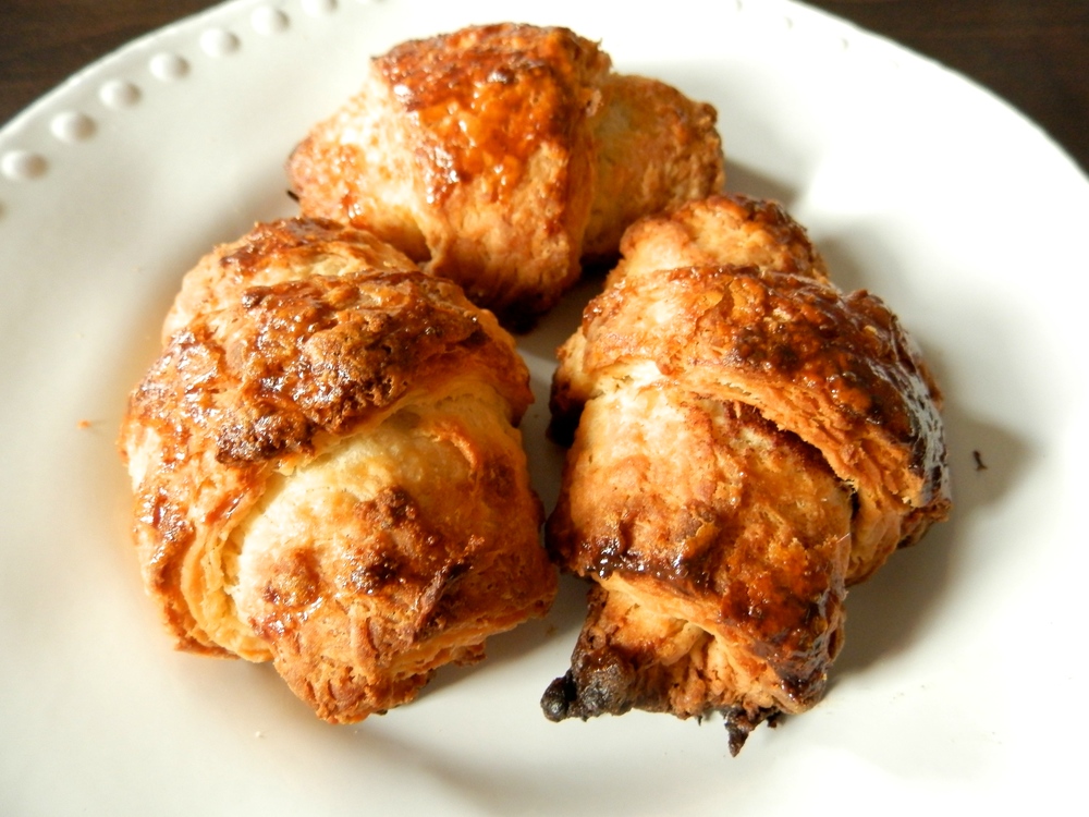 Classic Croissants - a croissants recipe for beginners #croissants | www.thebatterthickens.com 