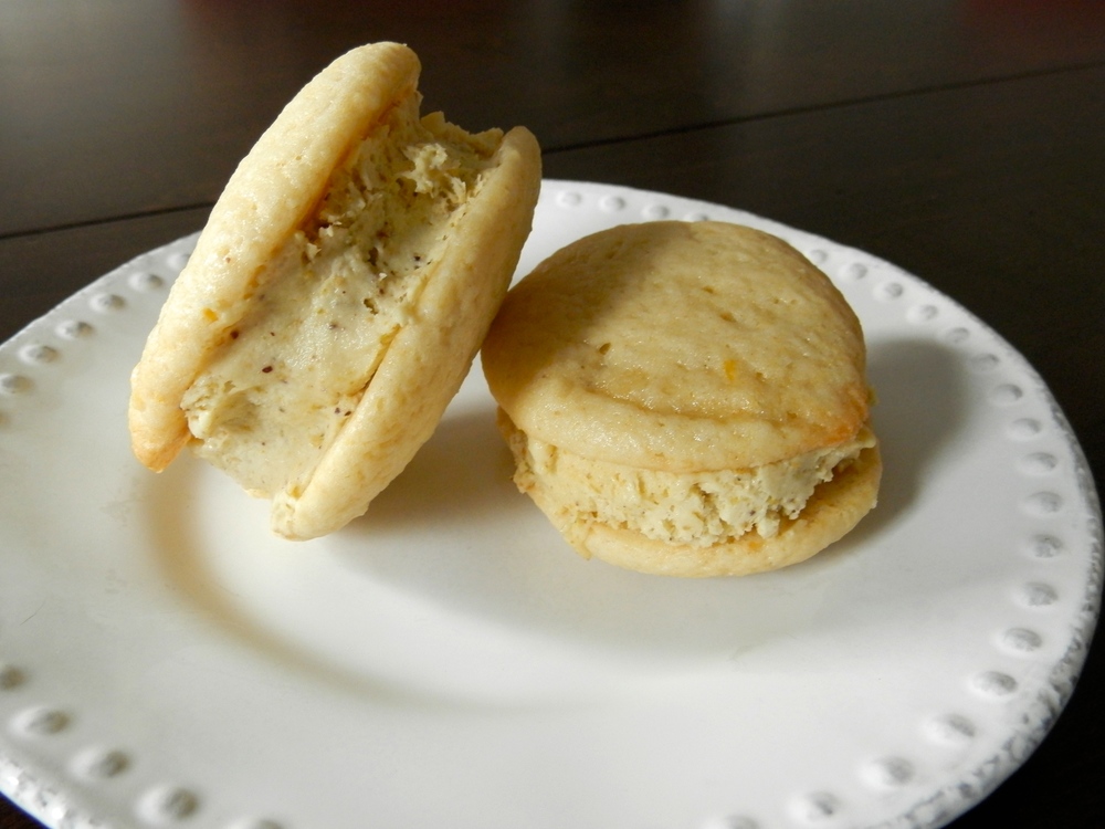 Lemon Pistachio Ice Cream Sandwiches - lemon whoopie pies sandwiched around pistachio ice cream #lemon #icecreamsandwich #pistachio | www.thebatterthickens.com