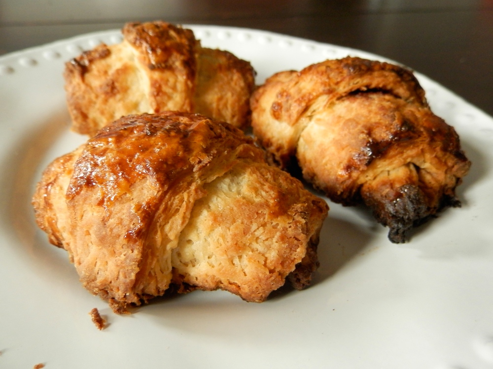 Classic Croissants - a croissants recipe for beginners #croissants | www.thebatterthickens.com 