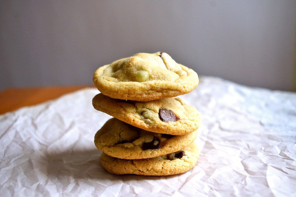 Chocolate Covered Coffee Bean Cookies - chocolate chip cookies made with chocolate-covered coffee beans #chocolatechip #cookies #espressobeans | www.thebatterthickens.com