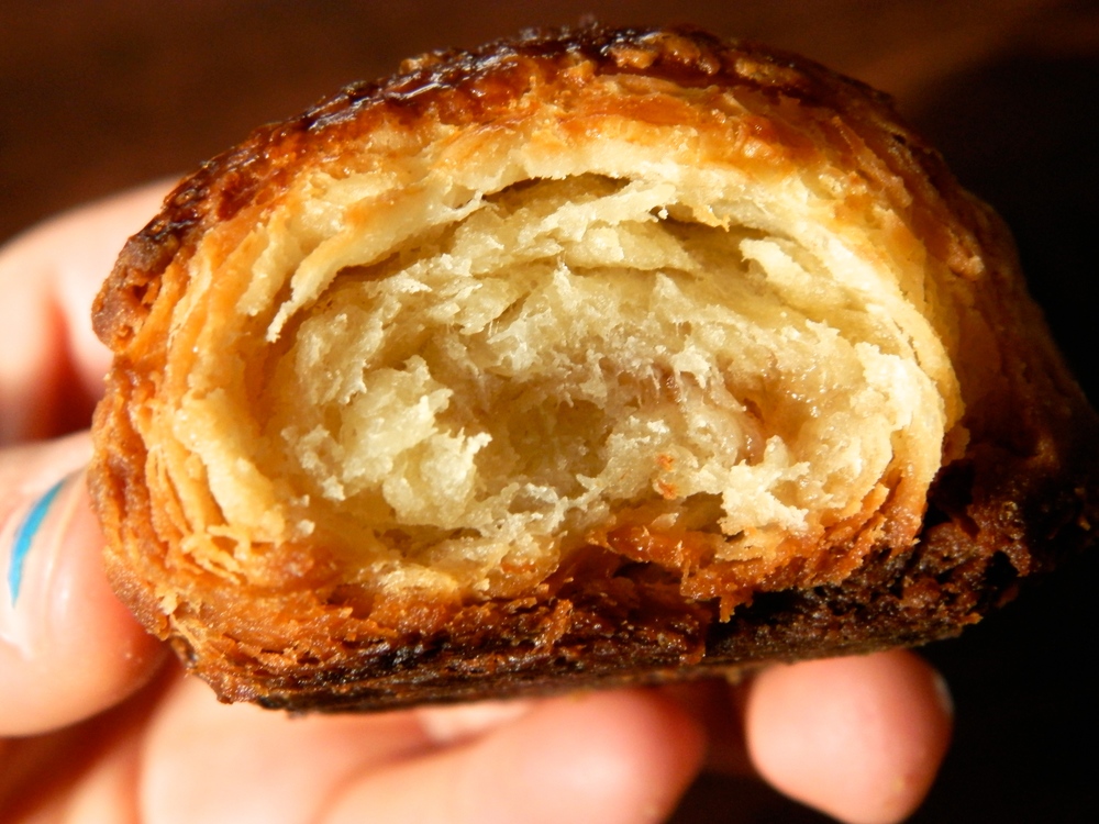 Classic Croissants - a croissants recipe for beginners #croissants | www.thebatterthickens.com 