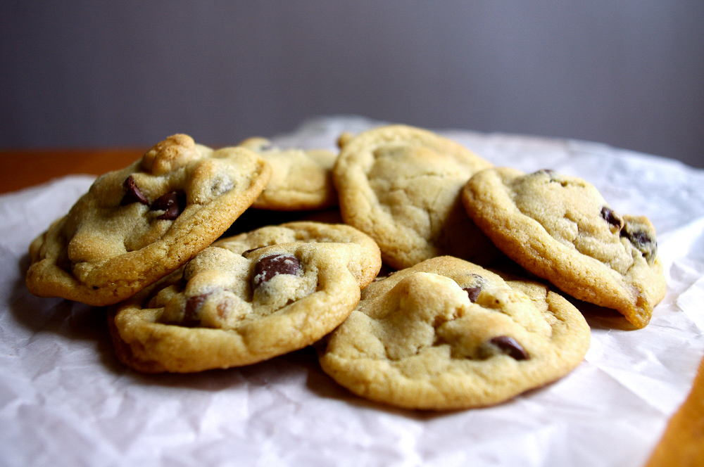 Chocolate Covered Coffee Bean Cookies - chocolate chip cookies made with chocolate-covered coffee beans #chocolatechip #cookies #espressobeans | www.thebatterthickens.com