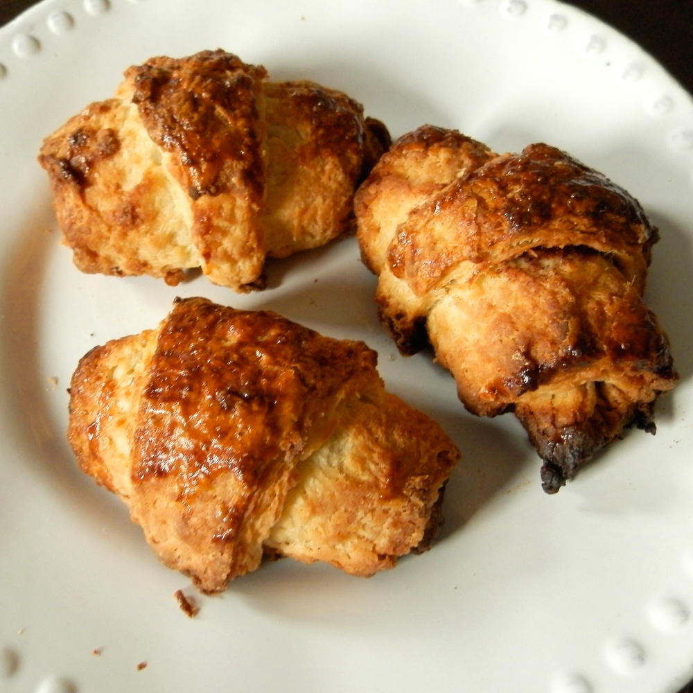 Classic Croissants - a croissants recipe for beginners #croissants | www.thebatterthickens.com 