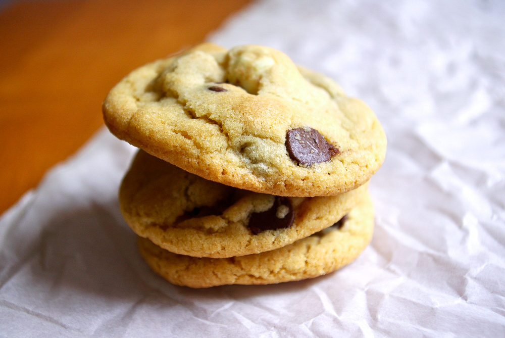 Chocolate Covered Coffee Bean Cookies - chocolate chip cookies made with chocolate-covered coffee beans #chocolatechip #cookies #espressobeans | www.thebatterthickens.com