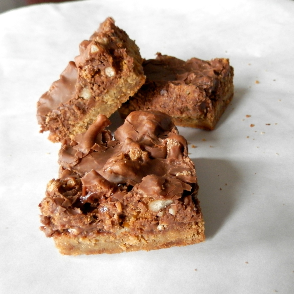 Nutella Pretzel Magic Bars - www.thebatterthickens.com