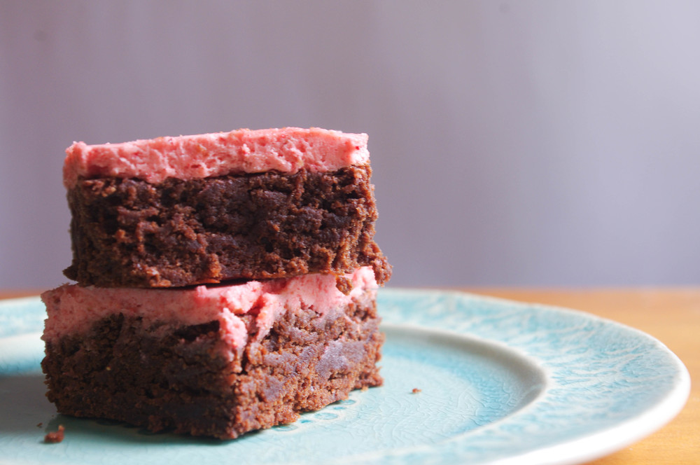 Nutella Brownies with Strawberry Buttercream - www.thebatterthickens.com