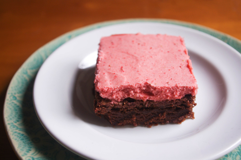 Nutella Brownies with Strawberry Buttercream - www.thebatterthickens.com