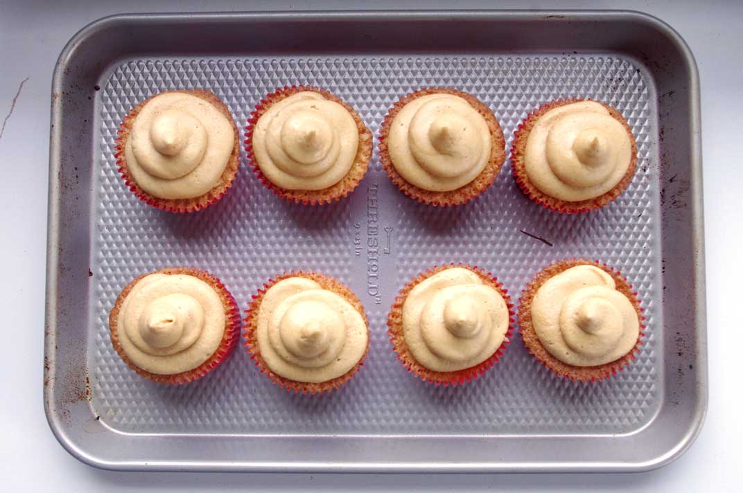 Ritz Cracker Cupcakes -- with peanut butter frosting and nutella filling, these cupcakes are your after school snack dreams brought to life | www.thebatterthickens.com