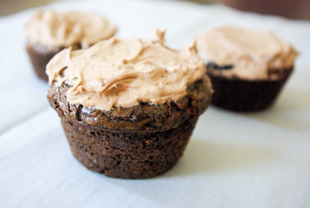 Stuffed Oreo Nutella Brownie Cups - brownies stuffed with Oreos and topped with Nutella frosting! #nutella #oreos #browniecups | www.thebatterthickens.com