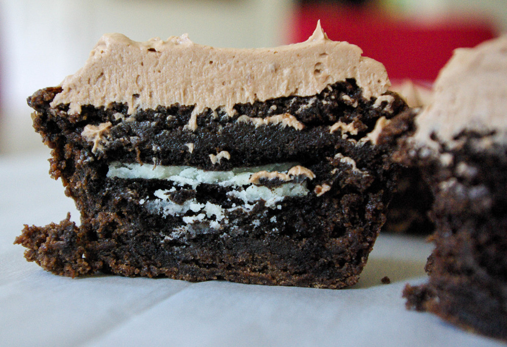 Stuffed Oreo Nutella Brownie Cups - brownies stuffed with Oreos and topped with Nutella frosting! #nutella #oreos #browniecups | www.thebatterthickens.com